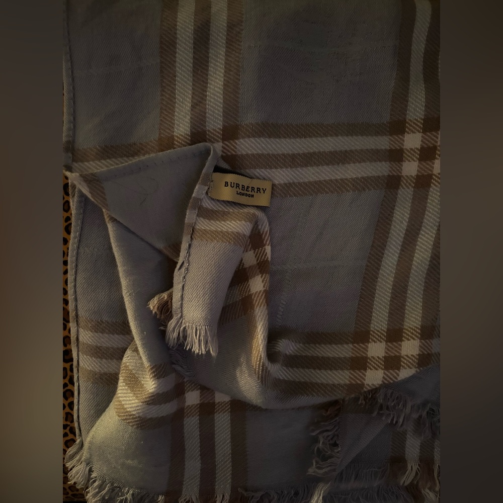 Burberry London Scarf/Wrap - Picture 3 of 3